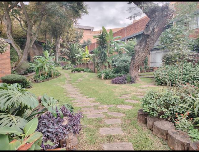 2 BEDROOM APARTMENT FOR SALE IN HALFWAY HOUSE